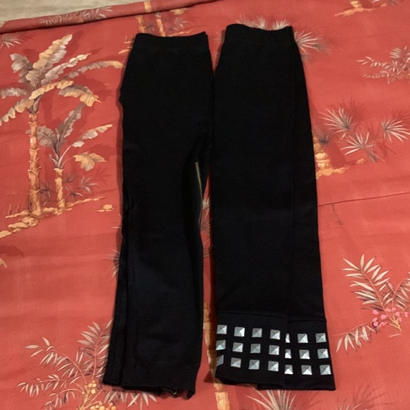 2 pairs of footless black tights/leggings with detailed bottom size small - Picture 2 of 4